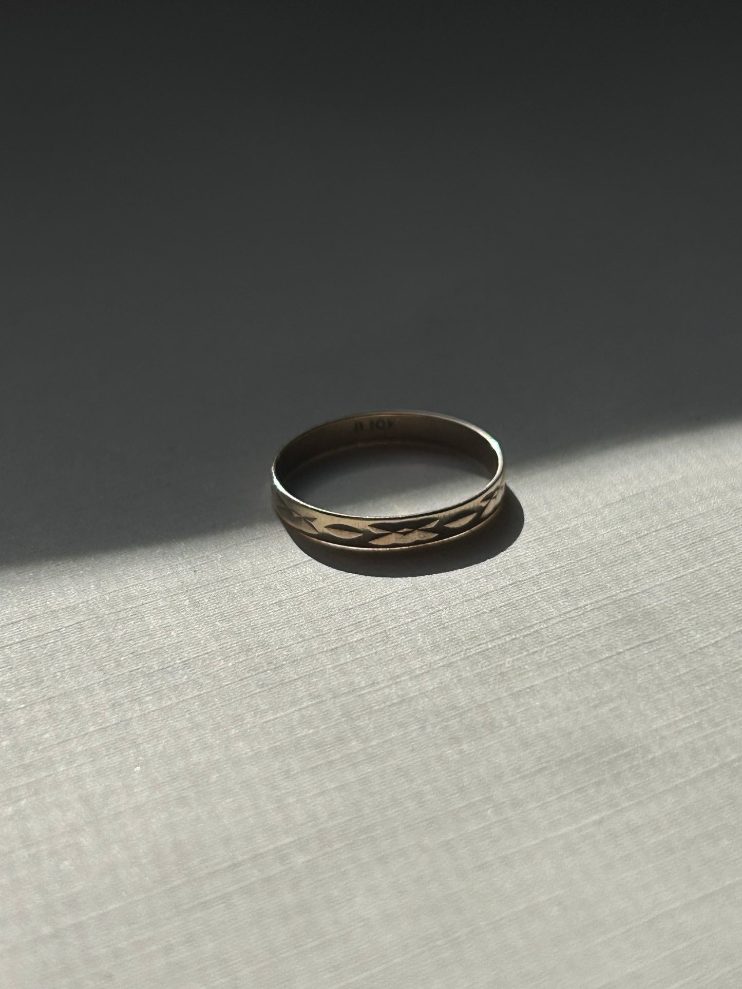 10K Vintage Sunlit Petal Ring