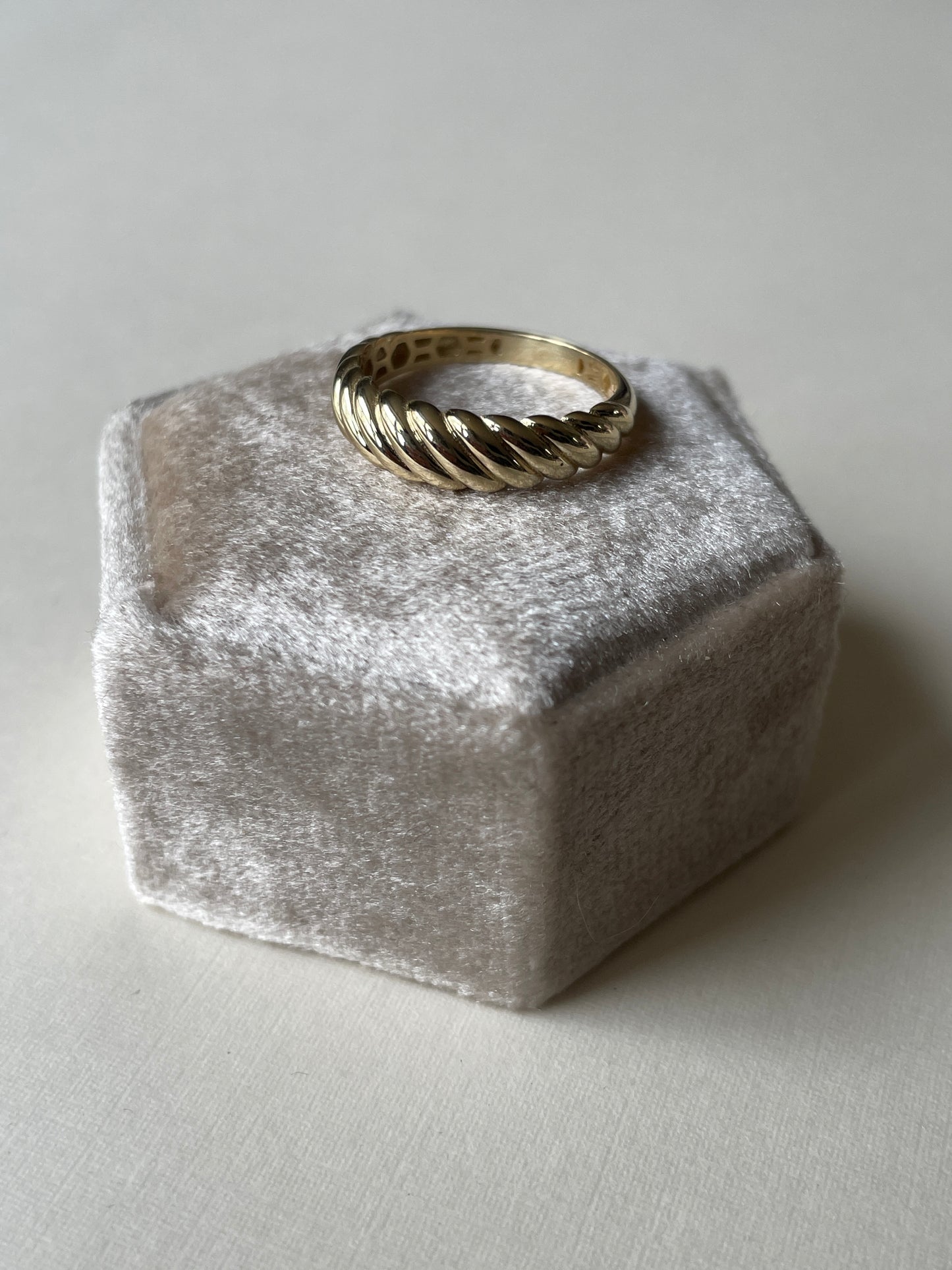 10K Croissant Ring