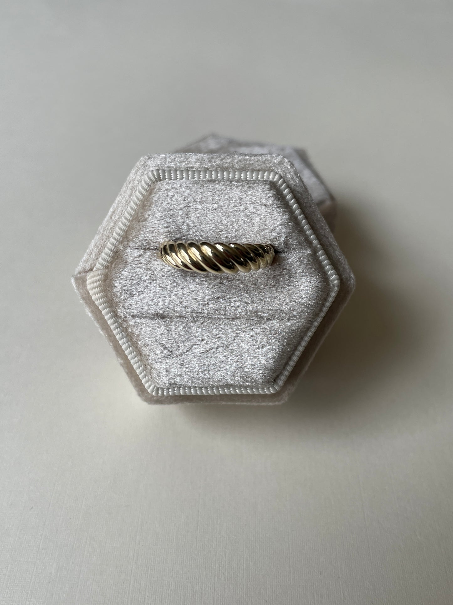 10K Croissant Ring