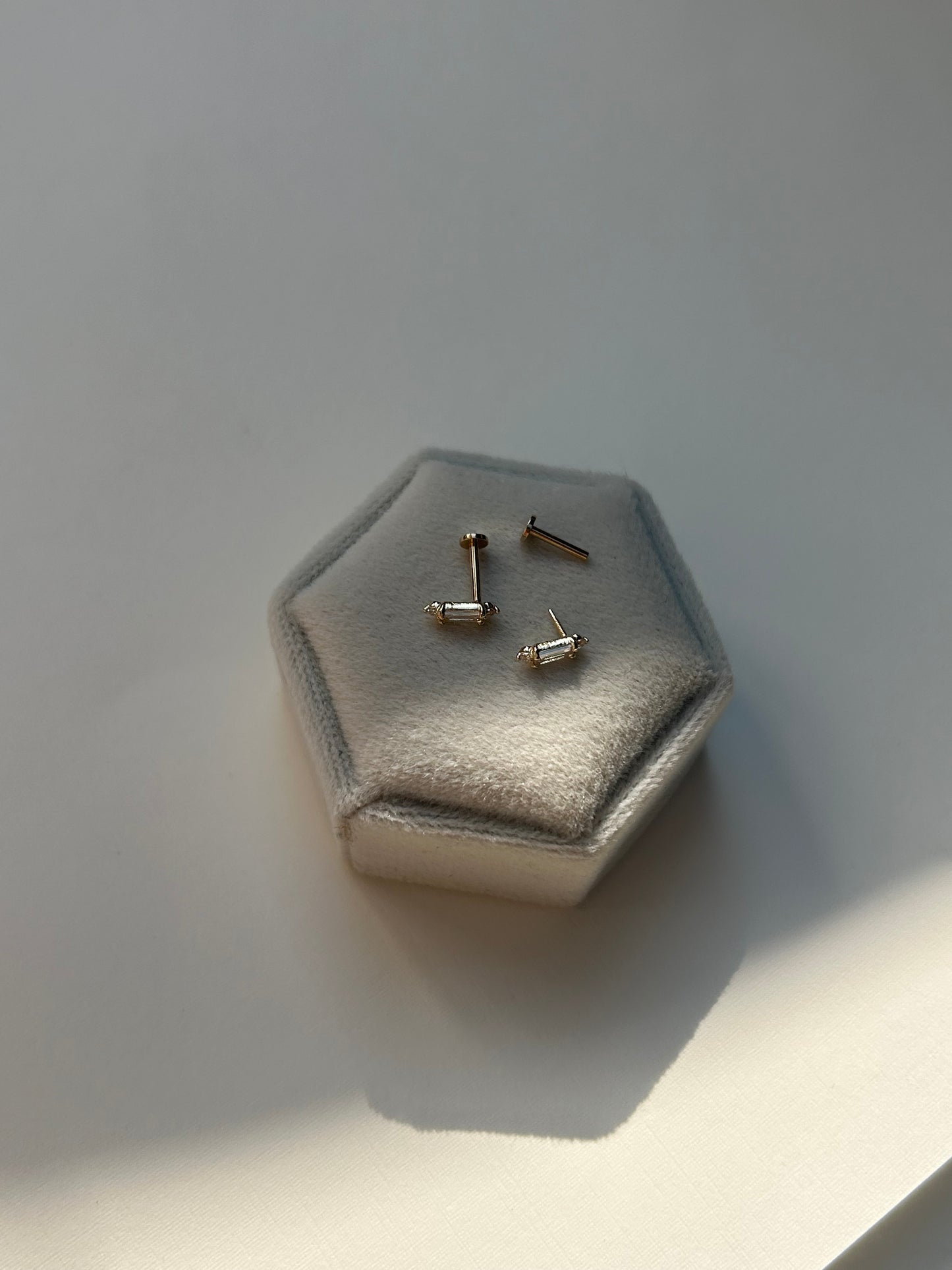 14K Baguette Single Flat Back Stud
