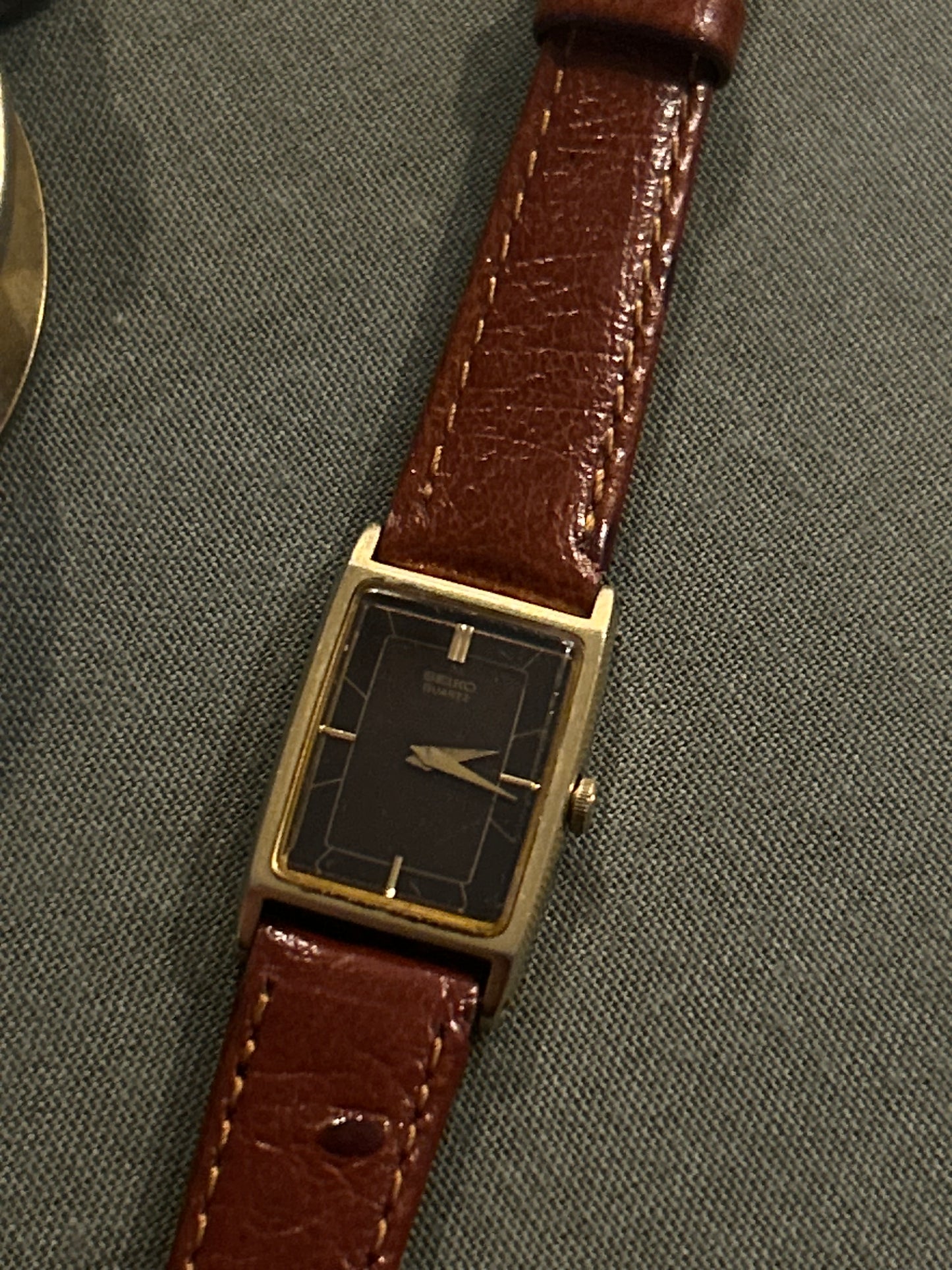 Vintage Seiko Tank Watch with Brown Grain Leather Strap (1980s)