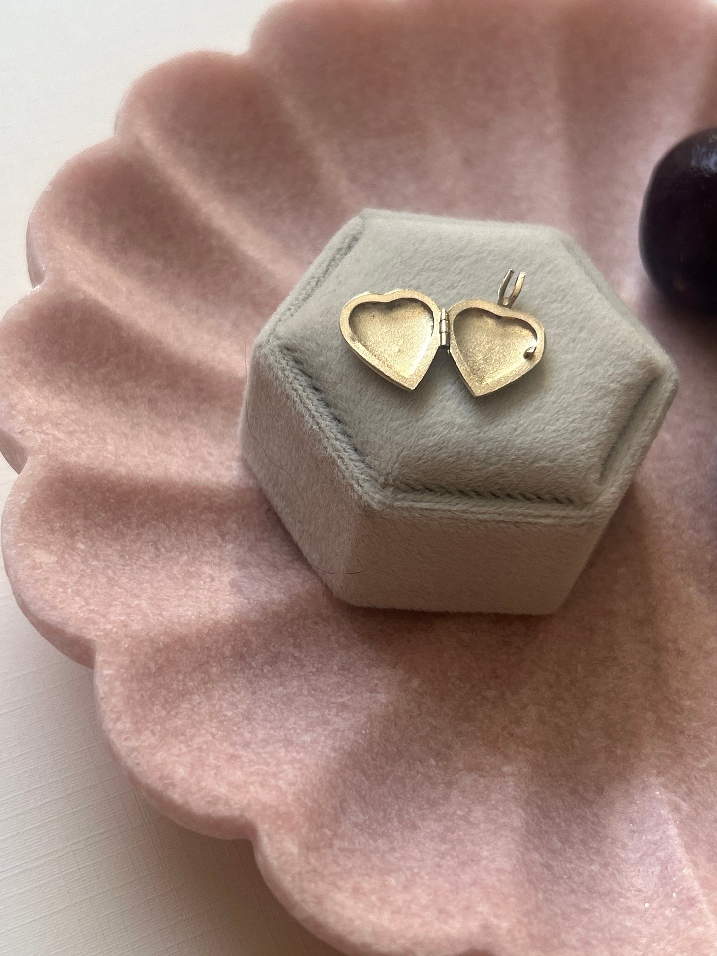 1960s 10K Floral Etched Heart Locket