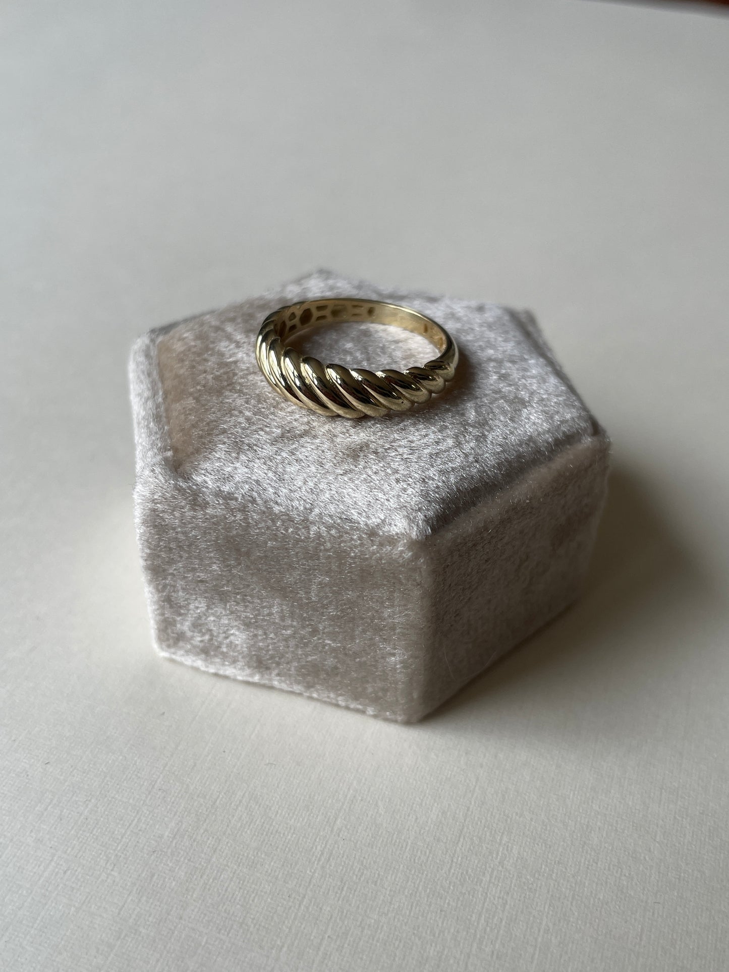 10K Croissant Ring