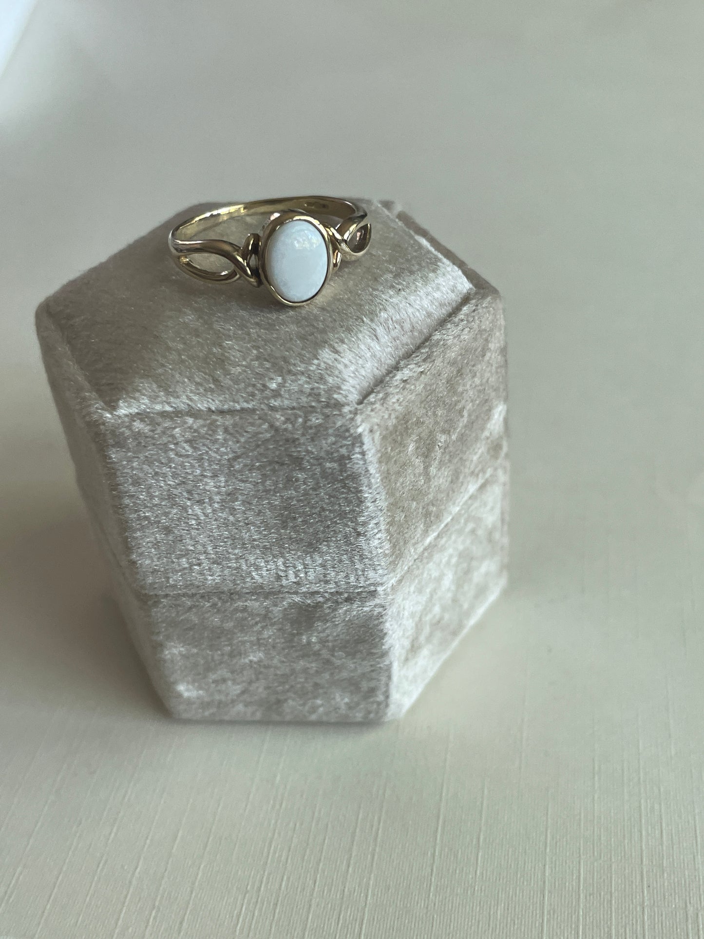 Vintage 9KT White Opal Statement Ring