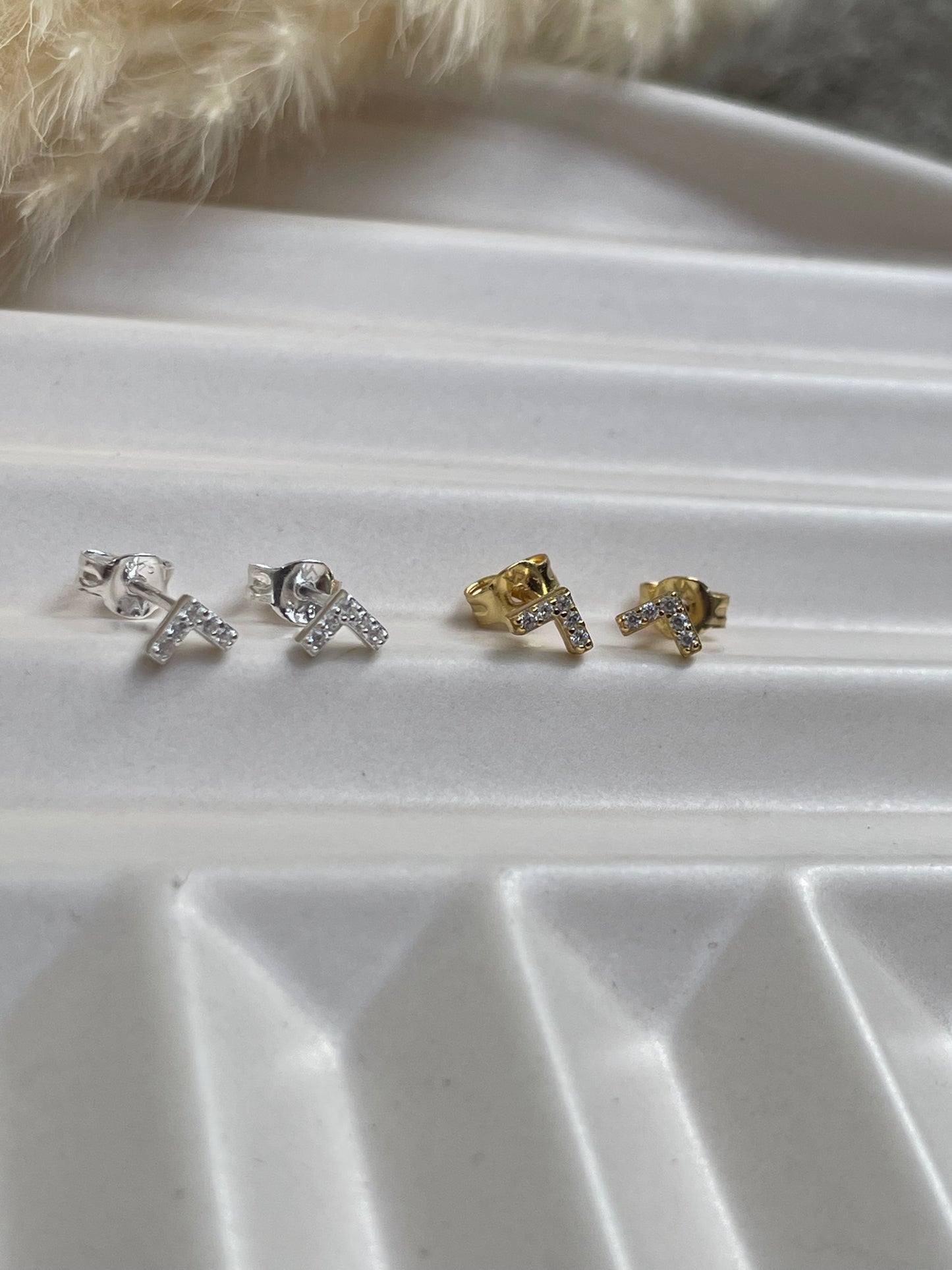V Sparkle Studs