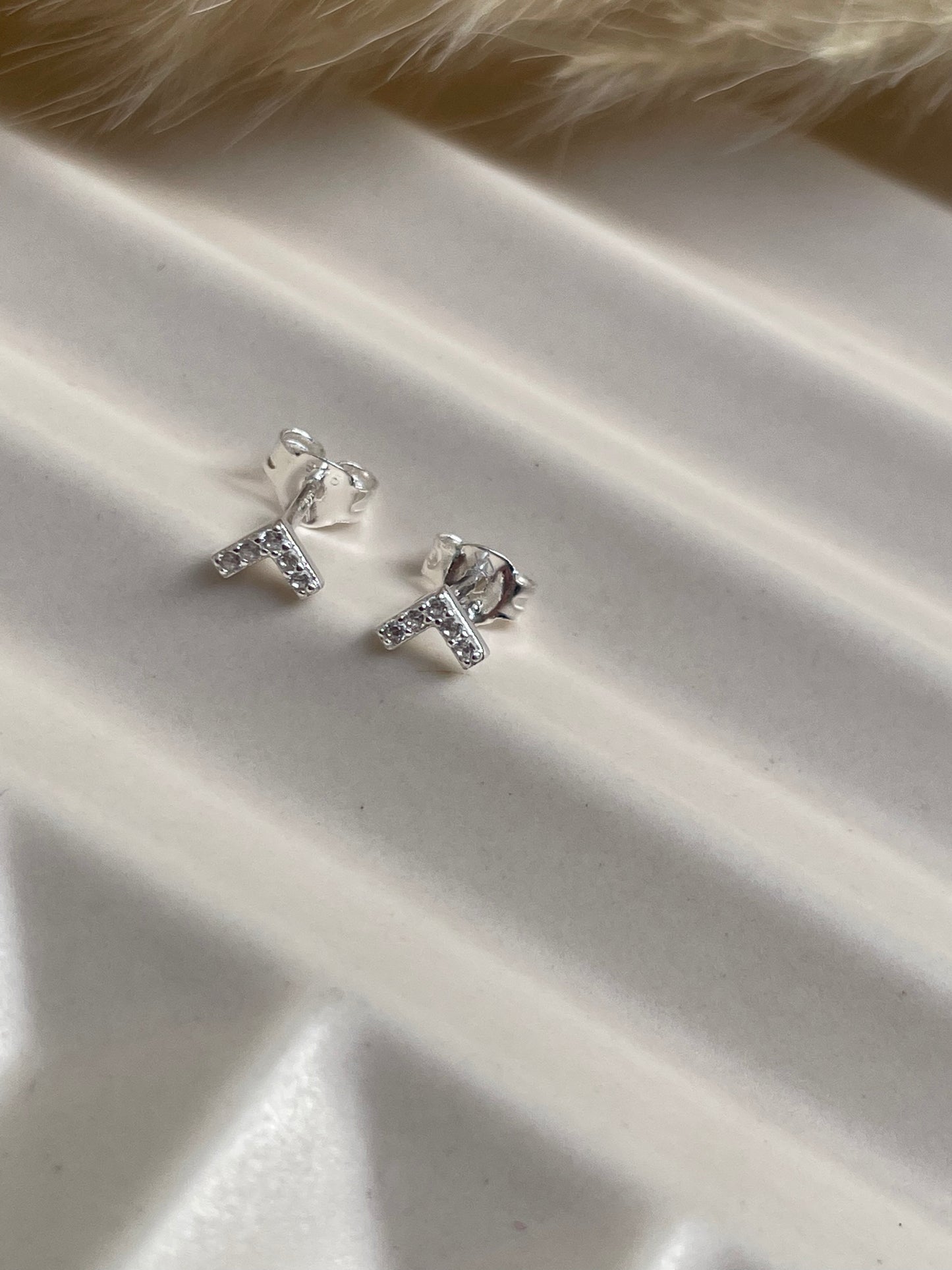 V Sparkle Studs