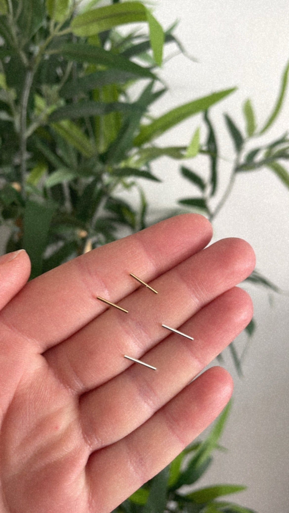 Minimalist Bar Studs thin