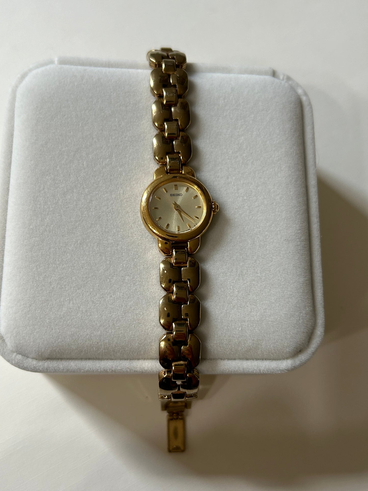 Vintage Seiko Gold Toned Puff Watch 493322