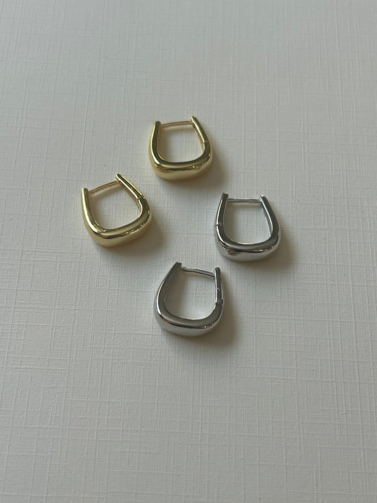 Statement Curve Huggies