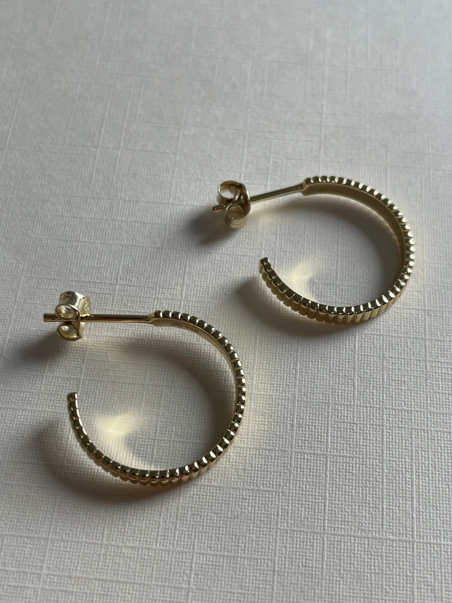 Thin Scalloped Half Hoops *medium*