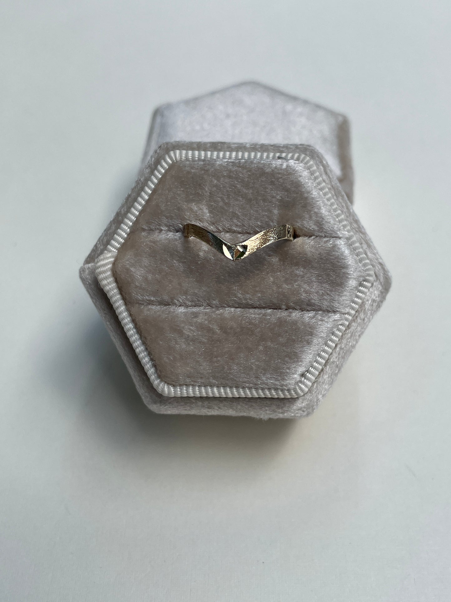 10K Vintage Diamond Cut Midi Ring
