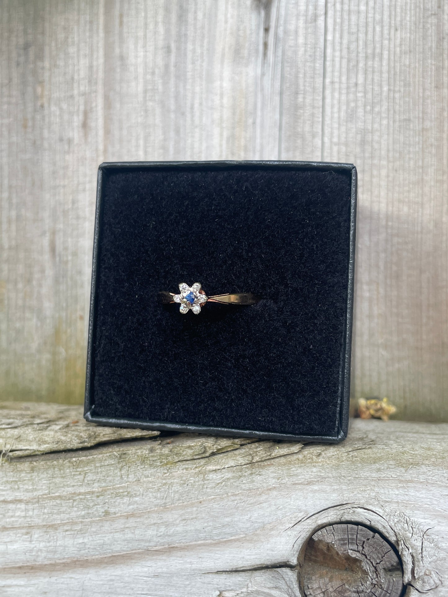Vintage 10K Sapphire Flower Ring * extra dainty *