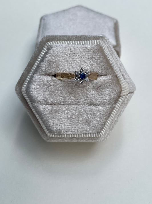 10K Vintage Sapphire Flower Ring