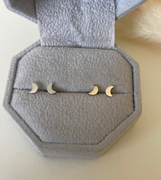 10K Moon Studs